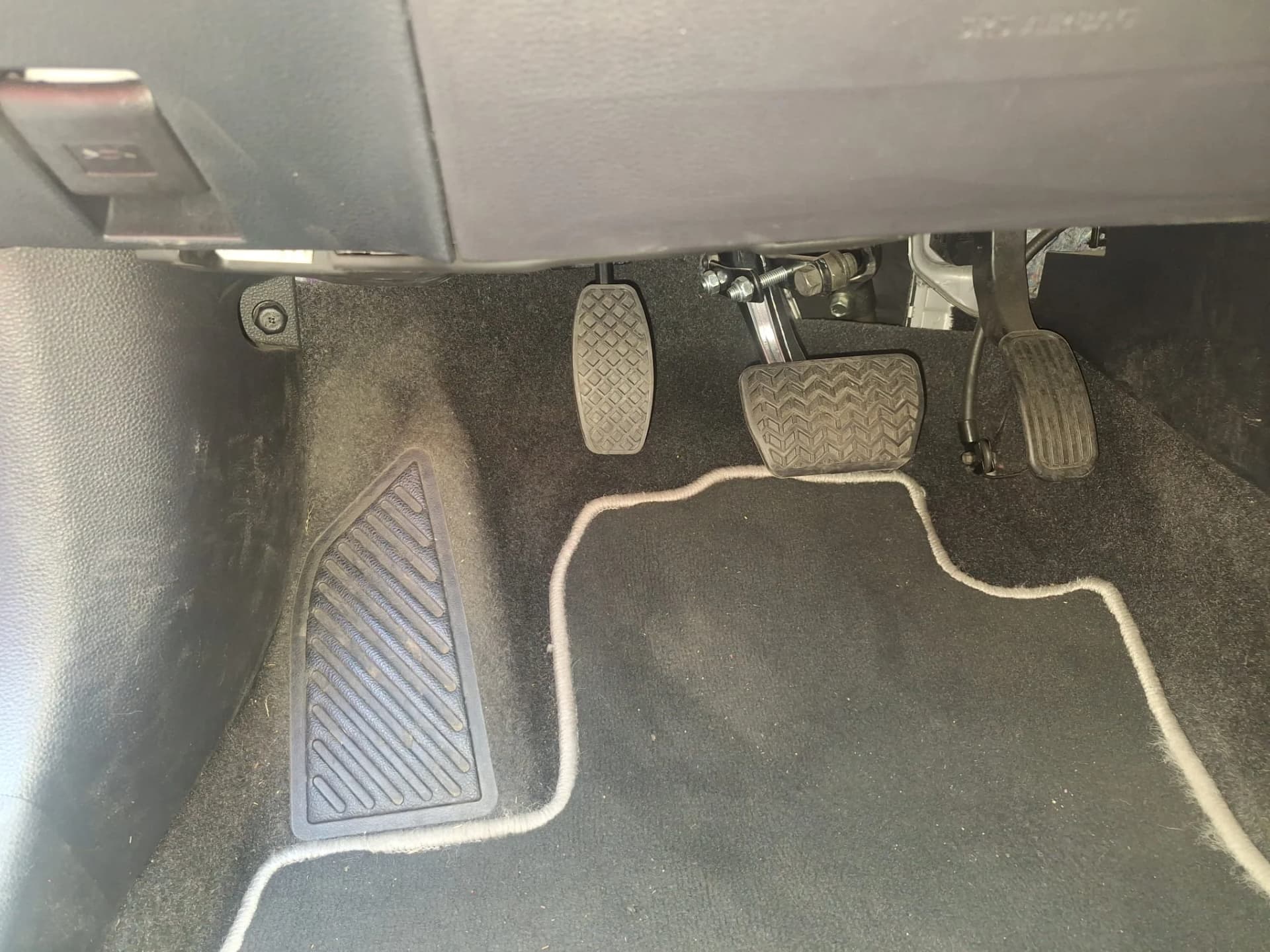 Pédales adaptées pour la conduite en situation de handicap